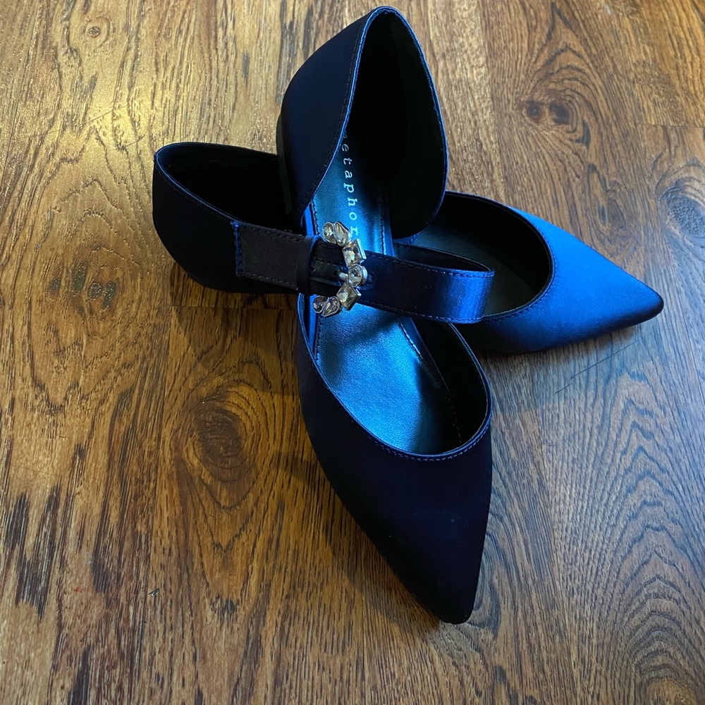 Navy pointy flats